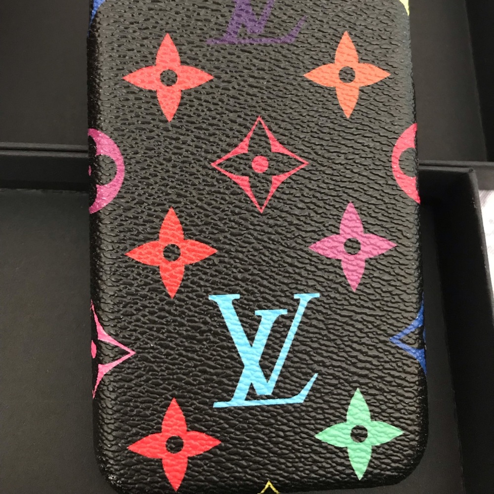 Louie Vuitton Iphone case !!!! - Picture 2 of 5